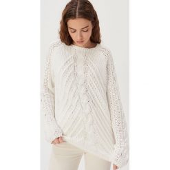 Sweter z ozdobnym splotem - Kremowy. Białe swetry damskie Sinsay, s, bez wzorów, ze splotem, bez rękawów, bez kaptura. Za 69,99 zł.