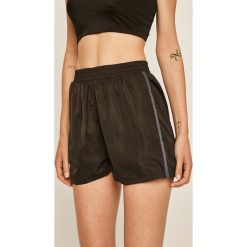 Tally Weijl - Szorty. Czarne szorty damskie TALLY WEIJL, bez wzorów, z poliesteru, casualowe. Za 49,90 zł.