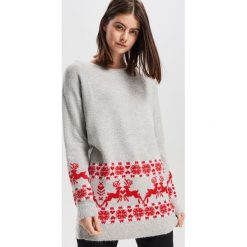 Sweter ze świątecznym motywem - Jasny szar. Szare swetry klasyczne damskie marki Reserved, s, wizytowe. W wyprzedaży za 49,99 zł.