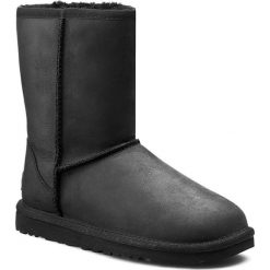 Buty UGG - W Classic Short Leather 1005093 Blk. Czarne bez kategorii marki Ugg, ze skóry. W wyprzedaży za 669,00 zł.