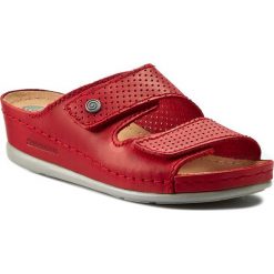 Klapki DR. BRINKMANN - 700568 Rot 4. Czerwone klapki damskie marki Dr. Brinkmann, bez wzorów, ze skóry, bez obcasa, na obcasie. W wyprzedaży za 179,00 zł.