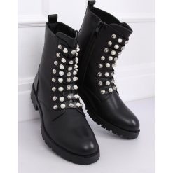Botki militarne czarne 7671-PA BLACK. Czarne botki damskie obuwie damskie, ze skóry ekologicznej, militarne, na niskim obcasie, na obcasie, na zamek. Za 79,19 zł.