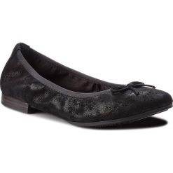Baleriny TAMARIS - 1-22116-21 Black Struct 006. Czarne baleriny damskie Tamaris, bez wzorów, z zamszu, bez obcasa, bez zapięcia. W wyprzedaży za 189,00 zł.