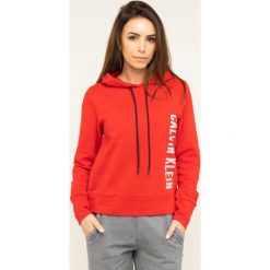Bluza Calvin Klein Performance Hoodie 00GWH9W322. Czerwone bluzy damskie Calvin Klein Performance, l, bez wzorów, z bawełny, bez rękawów, bez kaptura. W wyprzedaży za 279,00 zł.