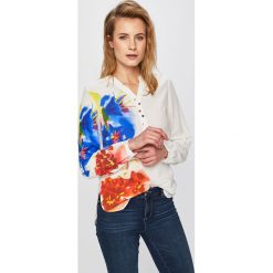 Desigual - Bluzka. Białe bluzki damskie Desigual, na co dzień, s, w kwiaty, z wiskozy, casualowe, ze stójką, z krótkim rękawem. W wyprzedaży za 219,90 zł.