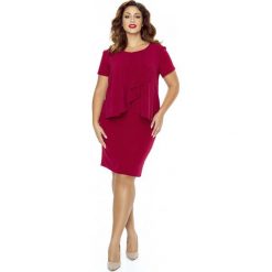 Bordowa Sukienka Elegancka Warstwowa z Żabotem Plus Size. Czerwone sukienki balowe marki Molly.pl, na spotkanie biznesowe, plus size, z tkaniny, z klasycznym kołnierzykiem, plus size, wyszczuplające. Za 198,90 zł.