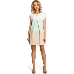 LUCIA Trzykolorowa trapezowa sukienka z dekoltem - miętowa. Zielone sukienki mini marki Moe, trapezowe. Za 139,99 zł.