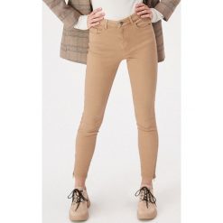 Spodnie skinny z wysokim stanem - Beżowy. Brązowe spodnie damskie Sinsay, s, bez wzorów, z podwyższonym stanem. Za 39,99 zł.