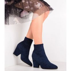 Botki damskie Ideal Shoes TX-2905 Granatowe. Niebieskie botki damskie Ideal Shoes, z tworzywa sztucznego, klasyczne, bez obcasa, bez zapięcia. Za 139,00 zł.