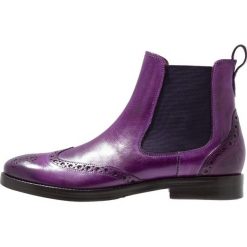 Melvin & Hamilton AMELIE Ankle boot viola. Fioletowe botki damskie marki Melvin & Hamilton, ze skóry, bez obcasa, bez zapięcia. Za 709,00 zł.