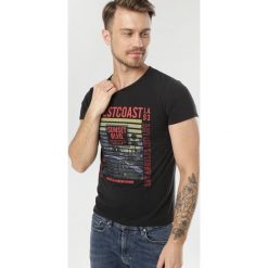 Czarna Koszulka Adrienore. Czarne koszulki męskie Born2be, xl, bez wzorów, bez kołnierzyka, bez rękawów. W wyprzedaży za 29,99 zł.