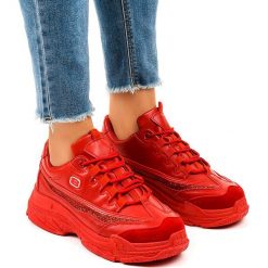 Czerwone modne damskie obuwie sportowe C3. Czerwone buty sportowe damskie ButyModne, bez wzorów, z materiału, sportowe, trekkingowe. Za 79,00 zł.