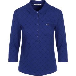 Koszulka polo w kolorze granatowym. Niebieskie koszulki damskie Lacoste, bez wzorów, polo, bez rękawów. W wyprzedaży za 249,95 zł.