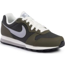 Buty NIKE - MD Runner 2 (GS) 807316 301 Sequoia/Wolf Grey/Olive Canvas. Zielone półbuty damskie Nike, bez wzorów, ze skóry, bez obcasa, na płaskiej podeszwie, bez zapięcia. Za 189,00 zł.
