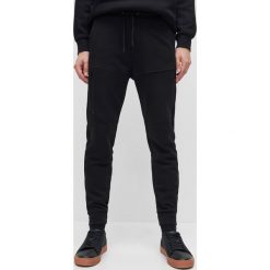 Spodnie jogger z dresowej dzianiny - Czarny. Czarne spodnie męskie Reserved, s, bez wzorów, z dzianiny. Za 89,99 zł.