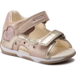 Sandały GEOX - B S.Tapuz G. C B920YC 044AJ C0303 M Beige/Pink. Żółte sandały dziewczęce marki Geox, ze skóry ekologicznej, bez zapięcia. Za 239,00 zł.