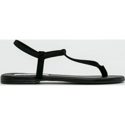 Steve Madden - Sandały Synergy. Czarne klapki damskie Steve Madden, bez wzorów, ze skóry, bez obcasa. W wyprzedaży za 199,90 zł.
