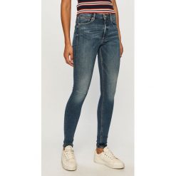 Tommy Jeans - Jeansy. Niebieskie jeansy damskie Tommy Jeans, bez wzorów, z elastanu, z podwyższonym stanem. Za 539,90 zł.