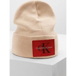 Czapki damskie: Calvin Klein Jeans RE ISSUE BEANIE Czapka khaki