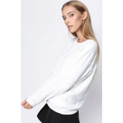 Biała Bluza Knowing Me. Białe bluzy damskie marki Born2be, xl, z aplikacjami, z dresówki, bez rękawów, bez kaptura. Za 39,99 zł.