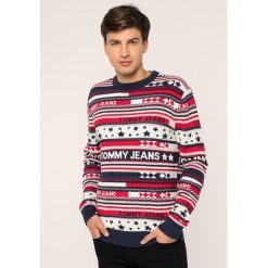 Sweter Tommy Jeans TJM Americana DM0DM06995. Swetry męskie Tommy Jeans, m, bez wzorów, z jeansu, klasyczne, z klasycznym kołnierzykiem, bez kaptura. W wyprzedaży za 269,00 zł.