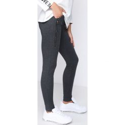 Ciemnoszare Legginsy Committed. Szare legginsy damskie marki other, xxl. Za 39,99 zł.
