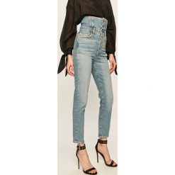 Guess Jeans - Jeansy W02A06.D3LD2. Niebieskie jeansy damskie Guess Jeans, z podwyższonym stanem. W wyprzedaży za 449,90 zł.