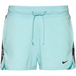 Szorty dresowe w kolorze turkusowym. Niebieskie szorty damskie Nike Women, s, z nadrukiem, z dresówki. W wyprzedaży za 76,95 zł.