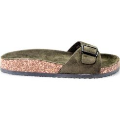 Klapki zamszowe (38). Zielone klapki damskie FASHION, bez wzorów, z zamszu, bez obcasa, na platformie. Za 54,00 zł.