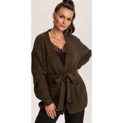 Ciemnozielony Kardigan Jilnell. Zielone swetry damskie Renee, s, bez wzorów. Za 149,99 zł.