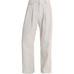 Chinosy męskie: Hope BRAG TROUSER Spodnie materiałowe nature