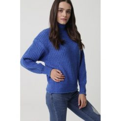 Niebieski Golf Atherton. Niebieskie swetry damskie Born2be, na zimę, uniwersalny, bez wzorów, bez rękawów, długie, bez kaptura. Za 189,99 zł.