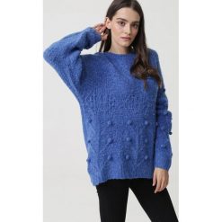 Niebieski Sweter Burlingame. Niebieskie swetry damskie Born2be, uniwersalny, z aplikacjami, ze splotem, z długim rękawem, długie, bez kaptura. Za 179,99 zł.