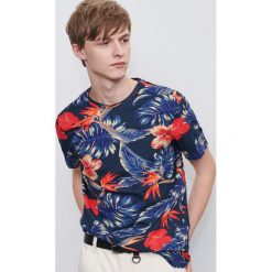 T-shirt z roślinnym printem -. T-shirty męskie Reserved, s, bez wzorów, bez kołnierzyka. W wyprzedaży za 25,99 zł.