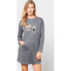 Etam - Koszula nocna Clement. Czarne piżamy damskie Etam, s, z nadrukiem, z elastanu, z długim rękawem, długie. Za 149,90 zł.