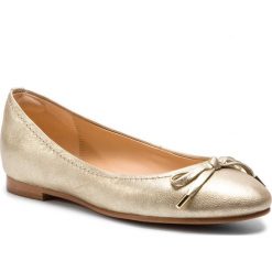 Baleriny CLARKS - Grace Lily 261339354 Champagne. Żółte baleriny damskie Clarks, bez wzorów, ze skóry, bez obcasa, bez zapięcia. W wyprzedaży za 239,00 zł.