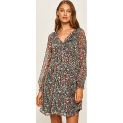 Pepe Jeans - Sukienka Courtney. Sukienki damskie Pepe Jeans, na co dzień, s, w kwiaty, z poliesteru, casualowe, bez kołnierzyka, z długim rękawem, długie, mini, rozkloszowane. W wyprzedaży za 269,90 zł.