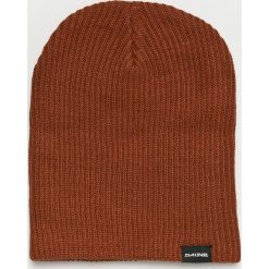Dakine - Czapka. Pomarańczowe czapki damskie marki Dakine, na zimę, bez wzorów, z dzianiny. W wyprzedaży za 49,90 zł.
