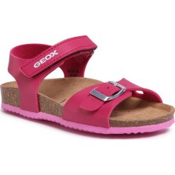 Sandały GEOX - J Adriel Girl C J028MC 000BC C8002 S Fuchsia. Różowe sandały dziewczęce Geox, ze skóry ekologicznej, bez zapięcia. W wyprzedaży za 159,00 zł.