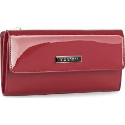 Duży Portfel Damski MONNARI - PUR1051-005 Red. Czerwone portfele damskie marki Monnari, z lakierowanej skóry. W wyprzedaży za 129,00 zł.