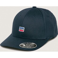 Levi's - Czapka. Niebieskie czapki męskie Levi's®, bez wzorów, z elastanu. W wyprzedaży za 89,90 zł.