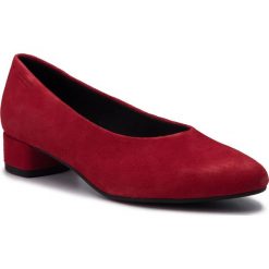 Półbuty VAGABOND - Alicia 4605-040-40 Red. Czerwone półbuty damskie Vagabond, na co dzień, bez wzorów, ze skóry, bez obcasa, na płaskiej podeszwie, bez zapięcia. Za 379,00 zł.