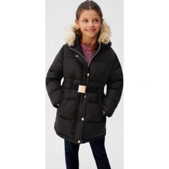 Mango Kids - Kurtka dziecięca Nacho 110-164 cm. Czarne kurtki dziewczęce Mango Kids, w paski, z poliesteru, krótkie, z kapturem. Za 269,90 zł.