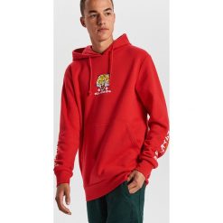 Bluza z nadrukiem - Czerwony. Czerwone bluzy męskie Cropp, s, z nadrukiem, bez kołnierzyka, bez rękawów, bez kaptura. Za 99,99 zł.