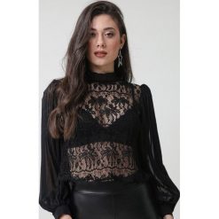 Czarna Bluzka Wedgwood. Czarne bluzki damskie Born2be, s, z materiału, wizytowe. Za 99,99 zł.