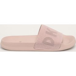Dkny - Klapki. Białe klapki damskie DKNY, bez wzorów, z gumy, bez obcasa, na obcasie. W wyprzedaży za 159,90 zł.
