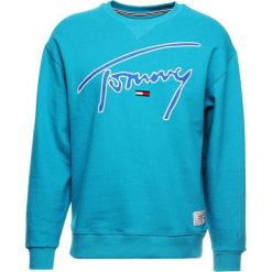 Tommy Jeans SIGNATURE CREW Bluza enamel blue. Zielone bluzy męskie Tommy Jeans, m, z bawełny. Za 379,00 zł.