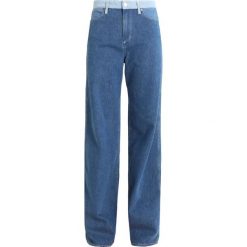 Jeansy damskie: Wrangler by Peter Max LOOSE FLARE Jeansy Dzwony mid indigo