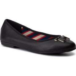 Baleriny TOMMY HILFIGER - Essential Leather Ballerina FW0FW04316 Black 990. Czarne baleriny damskie TOMMY HILFIGER, bez wzorów, ze skóry, bez obcasa. W wyprzedaży za 269,00 zł.
