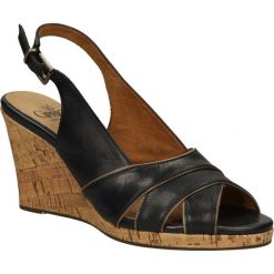 Sandały caprice 9-28307-34. Niebieskie sandały damskie Caprice, bez wzorów, ze skóry, bez obcasa, bez zapięcia. Za 279,99 zł.